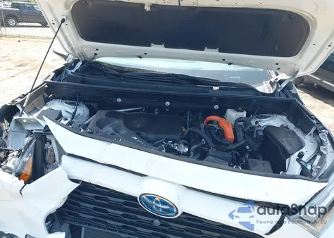 2024 Toyota Rav4 Xle/Woodland Edition z USA, uszkodzony, nr VIN 2T3RWRFV9RW204740